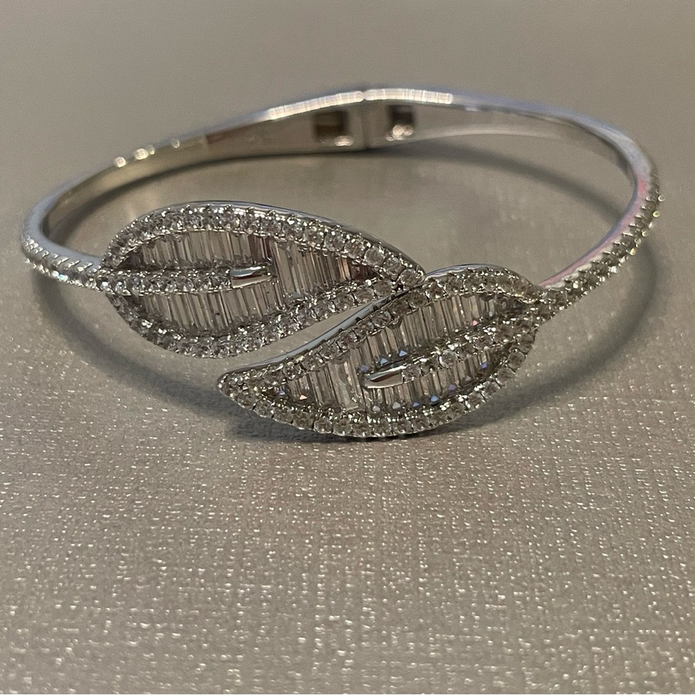 authentic silver 2 leaf bracelet fast day shipping